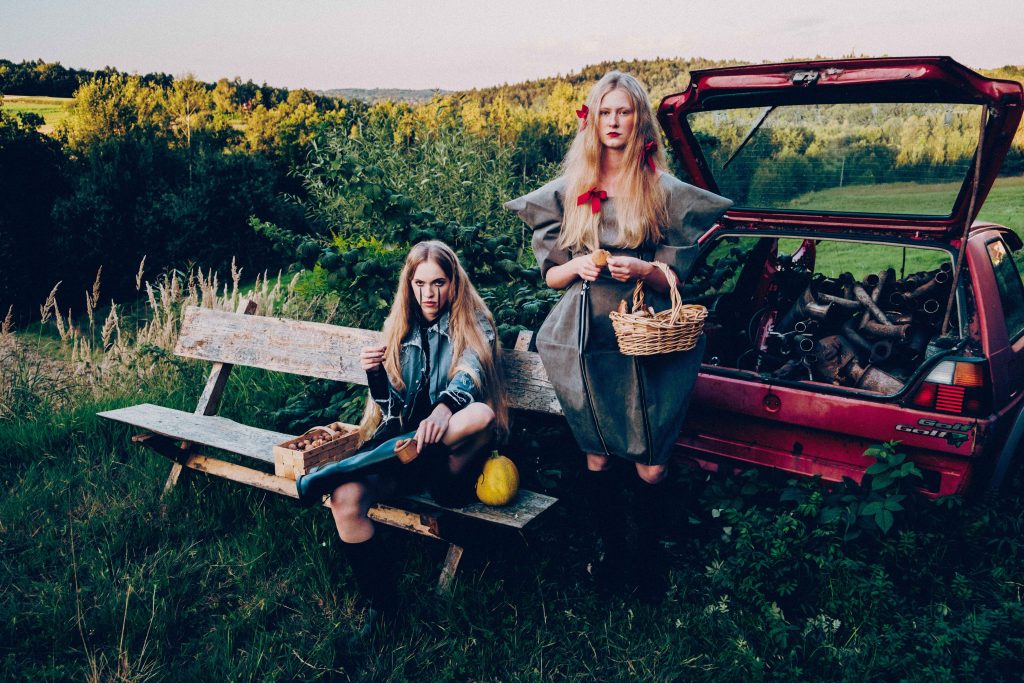 "Idyll": A Romanticized Vision of Rural Life Captured by Eliza Kania "Idyll": A Romanticized Vision of Rural Life Captured by Eliza Kania Vanity Teen 虚荣青年 Lifestyle & new faces magazine