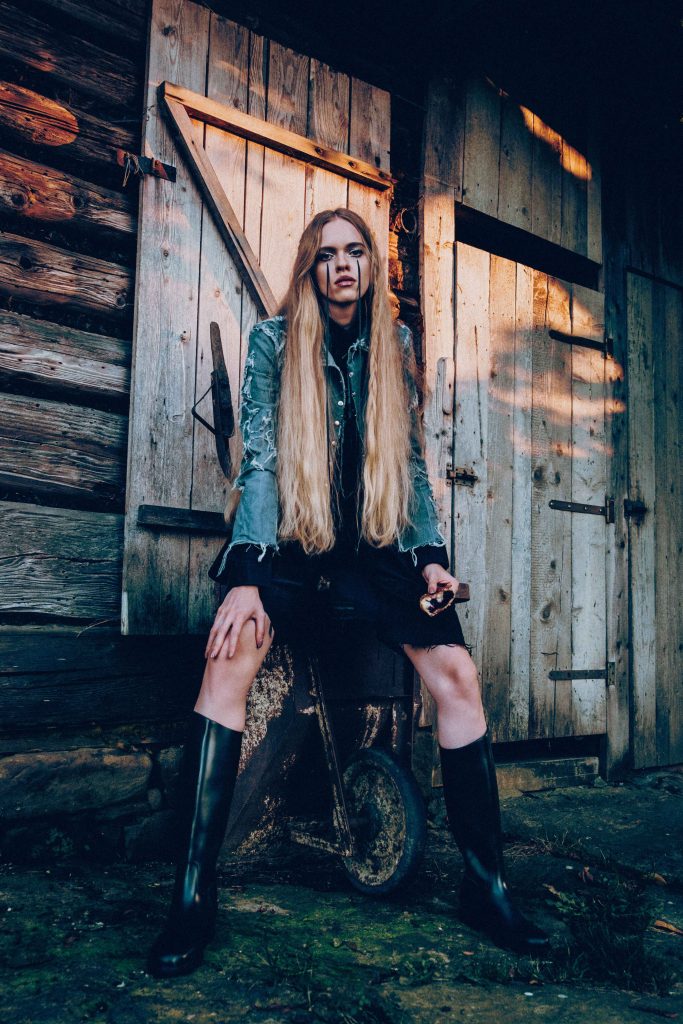 "Idyll": A Romanticized Vision of Rural Life Captured by Eliza Kania "Idyll": A Romanticized Vision of Rural Life Captured by Eliza Kania Vanity Teen 虚荣青年 Lifestyle & new faces magazine