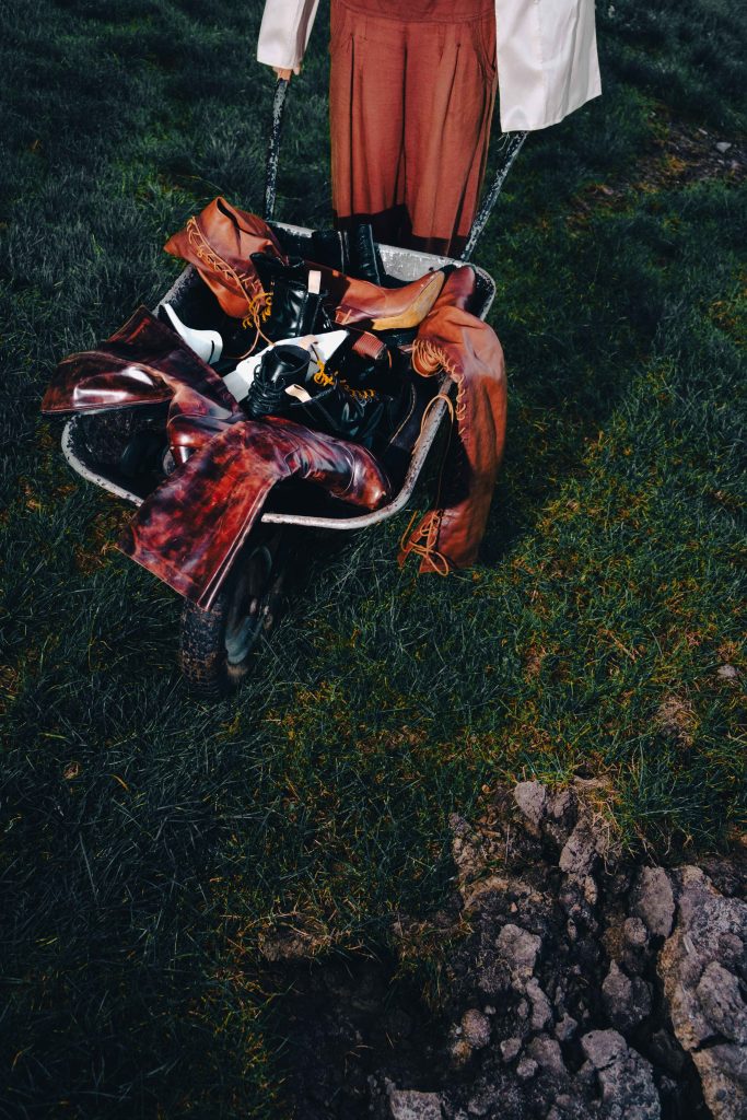 "Idyll": A Romanticized Vision of Rural Life Captured by Eliza Kania "Idyll": A Romanticized Vision of Rural Life Captured by Eliza Kania Vanity Teen 虚荣青年 Lifestyle & new faces magazine