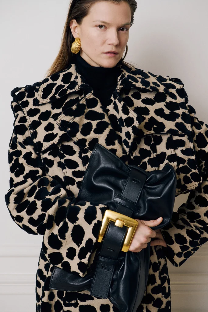 Balmain Redefines Parisian Elegance with Streetwise Edge for Pre-Fall 2025 Balmain Redefines Parisian Elegance with Streetwise Edge for Pre-Fall 2025 Vanity Teen 虚荣青年 Lifestyle & new faces magazine