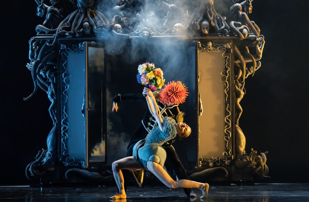 JEROEN VERBRUGGEN REINVENTS A DREAMLIKE NUTCRACKER, DRESSED BY THE PARISIAN COUTURE HOUSE "ON AURA TOUT VU" JEROEN VERBRUGGEN REINVENTS A DREAMLIKE NUTCRACKER, DRESSED BY THE PARISIAN COUTURE HOUSE "ON AURA TOUT VU" Vanity Teen 虚荣青年