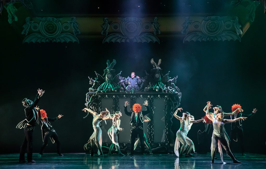 JEROEN VERBRUGGEN REINVENTS A DREAMLIKE NUTCRACKER, DRESSED BY THE PARISIAN COUTURE HOUSE "ON AURA TOUT VU" JEROEN VERBRUGGEN REINVENTS A DREAMLIKE NUTCRACKER, DRESSED BY THE PARISIAN COUTURE HOUSE "ON AURA TOUT VU" Vanity Teen 虚荣青年