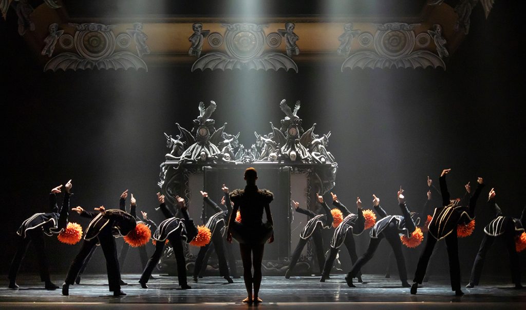 JEROEN VERBRUGGEN REINVENTS A DREAMLIKE NUTCRACKER, DRESSED BY THE PARISIAN COUTURE HOUSE "ON AURA TOUT VU" JEROEN VERBRUGGEN REINVENTS A DREAMLIKE NUTCRACKER, DRESSED BY THE PARISIAN COUTURE HOUSE "ON AURA TOUT VU" Vanity Teen 虚荣青年