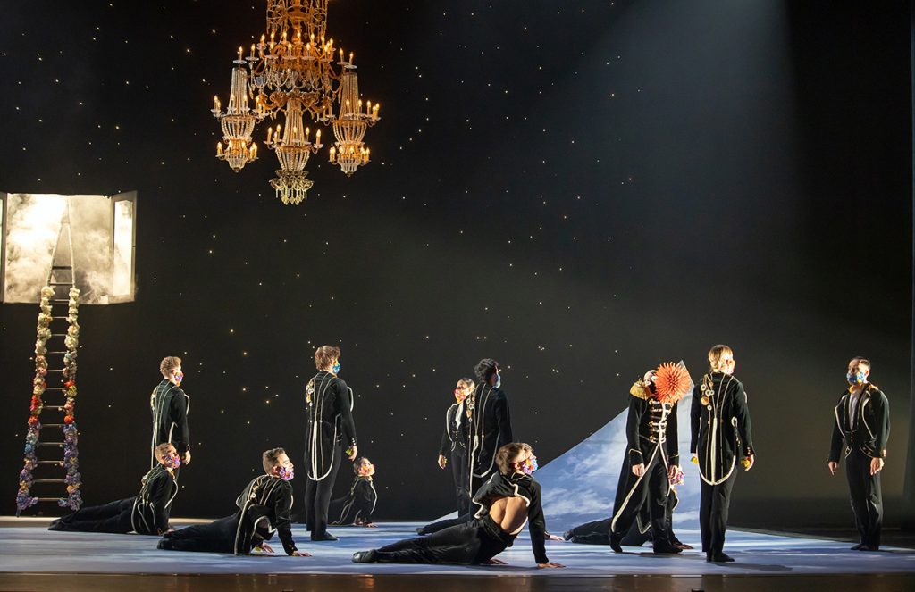 JEROEN VERBRUGGEN REINVENTS A DREAMLIKE NUTCRACKER, DRESSED BY THE PARISIAN COUTURE HOUSE "ON AURA TOUT VU" JEROEN VERBRUGGEN REINVENTS A DREAMLIKE NUTCRACKER, DRESSED BY THE PARISIAN COUTURE HOUSE "ON AURA TOUT VU" Vanity Teen 虚荣青年