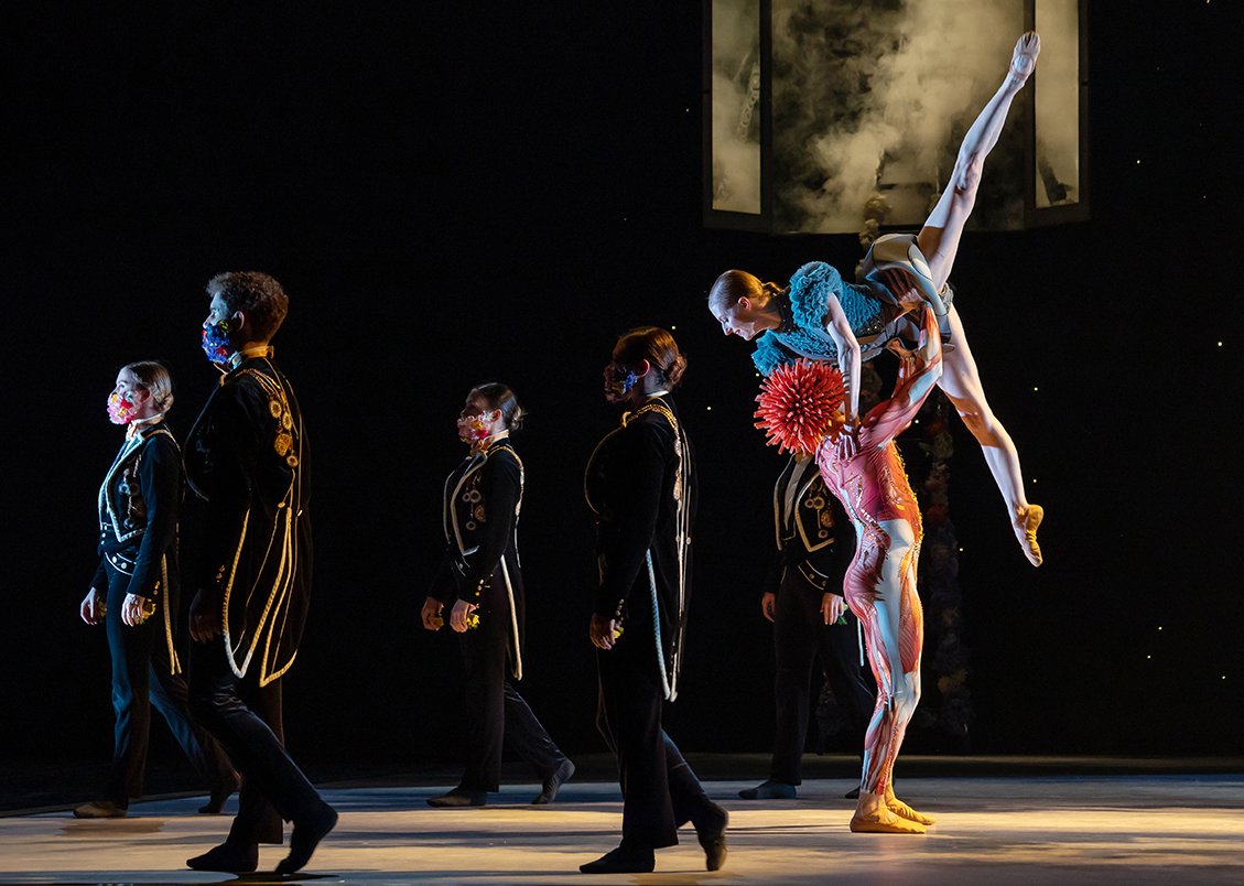 JEROEN VERBRUGGEN REINVENTS A DREAMLIKE NUTCRACKER, DRESSED BY THE PARISIAN COUTURE HOUSE "ON AURA TOUT VU" JEROEN VERBRUGGEN REINVENTS A DREAMLIKE NUTCRACKER, DRESSED BY THE PARISIAN COUTURE HOUSE "ON AURA TOUT VU" Vanity Teen 虚荣青年