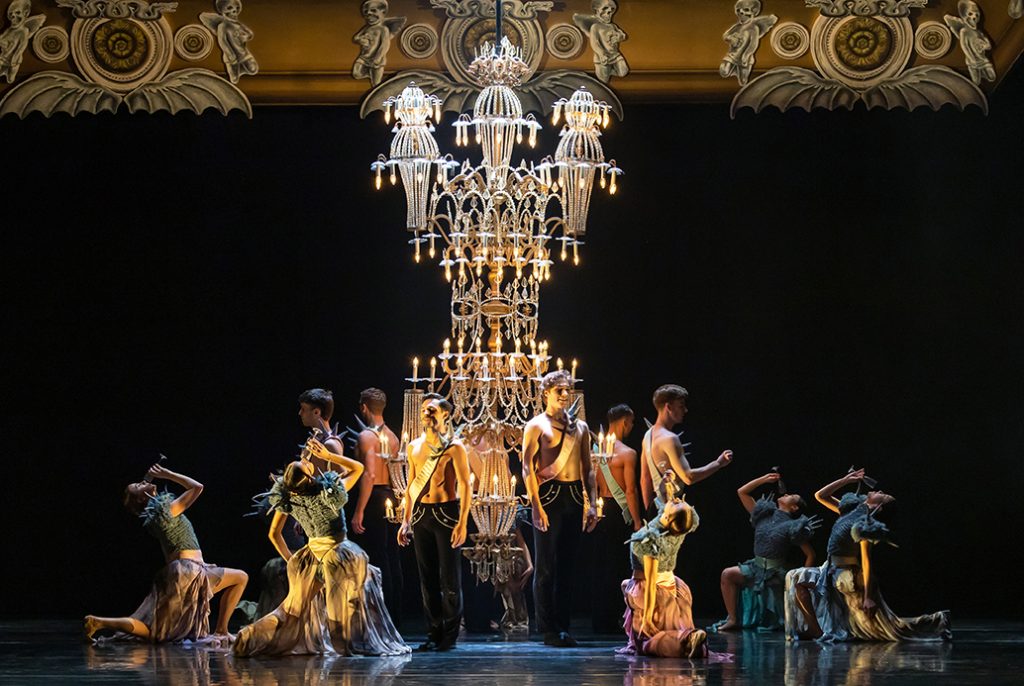 JEROEN VERBRUGGEN REINVENTS A DREAMLIKE NUTCRACKER, DRESSED BY THE PARISIAN COUTURE HOUSE "ON AURA TOUT VU" JEROEN VERBRUGGEN REINVENTS A DREAMLIKE NUTCRACKER, DRESSED BY THE PARISIAN COUTURE HOUSE "ON AURA TOUT VU" Vanity Teen 虚荣青年