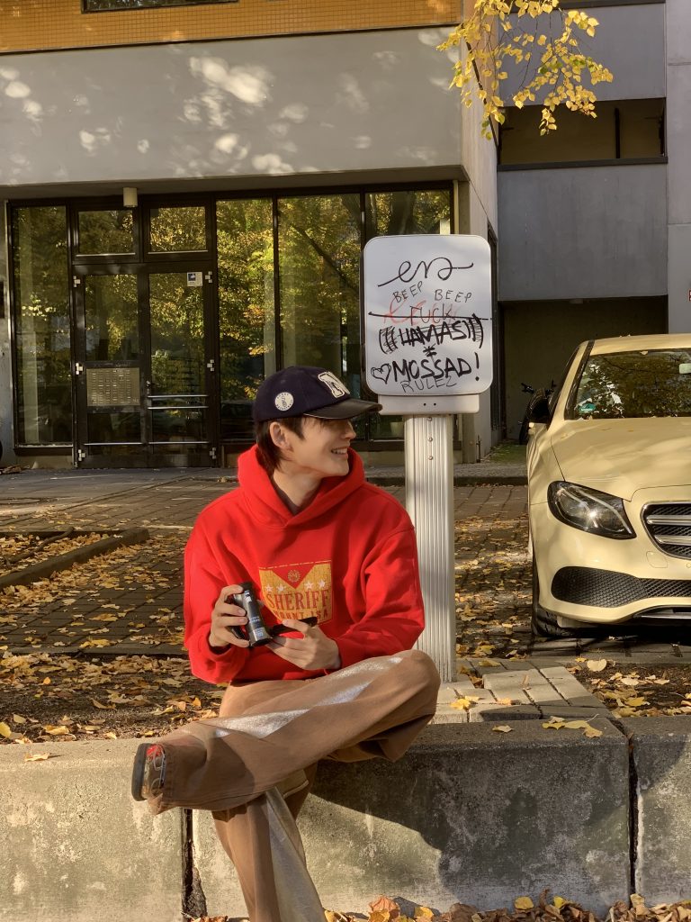 Grizzly Redefines Freedom and Authenticity with Bold New EP 'SO WHAT!' Grizzly Redefines Freedom and Authenticity with Bold New EP 'SO WHAT!' Vanity Teen 虚荣青年 Lifestyle & new faces magazine