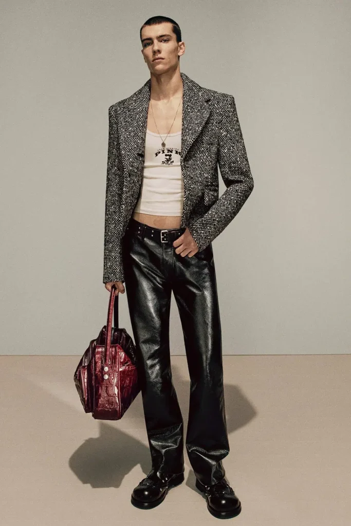 Acne Studios Redefines Classic Menswear for Fall/Winter 2025 Acne Studios Redefines Classic Menswear for Fall/Winter 2025 Vanity Teen 虚荣青年 Lifestyle & new faces magazine