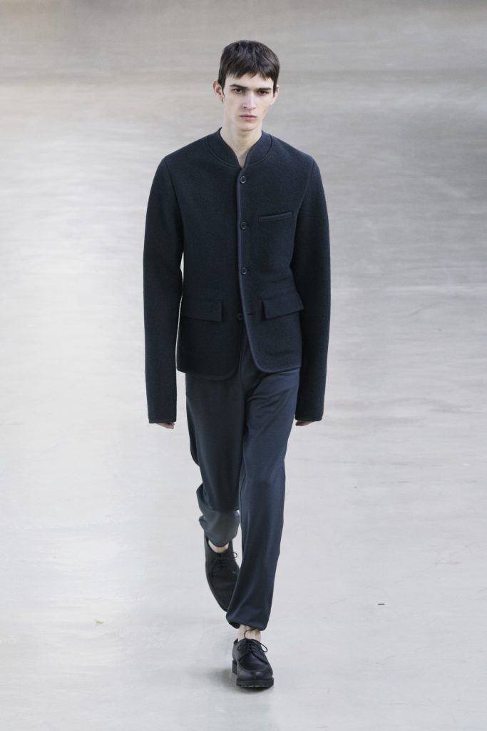 For Winter 2025, Rier embraces the crisp mountain cold with sharp, vertical silhouettes. For Winter 2025, Rier embraces the crisp mountain cold with sharp, vertical silhouettes. Vanity Teen 虚荣青年 Lifestyle & new faces magazine