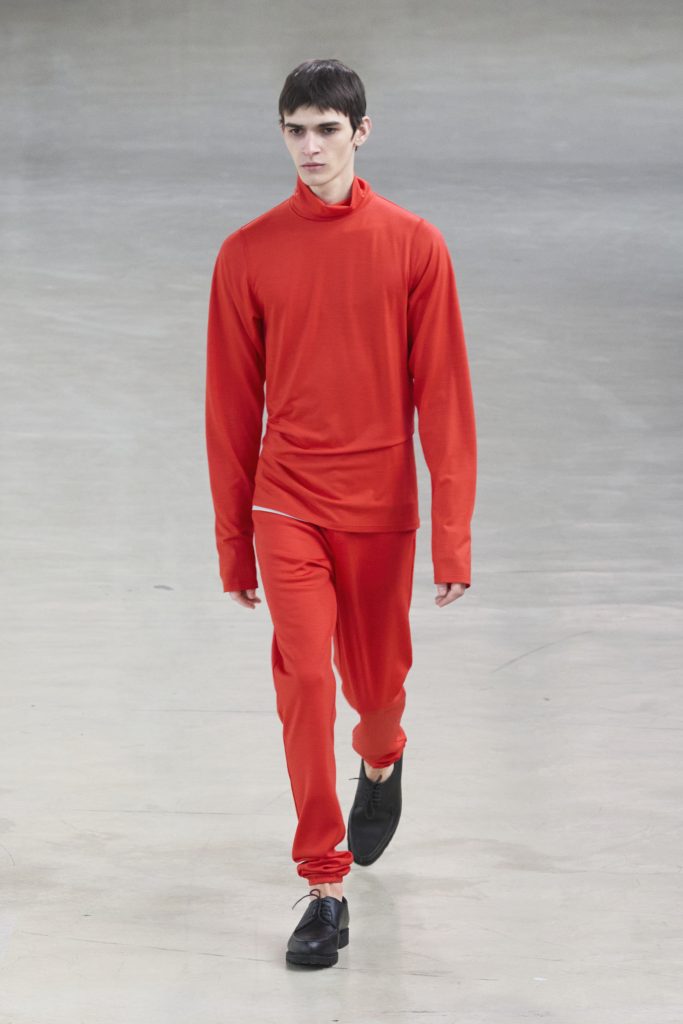 For Winter 2025, Rier embraces the crisp mountain cold with sharp, vertical silhouettes. For Winter 2025, Rier embraces the crisp mountain cold with sharp, vertical silhouettes. Vanity Teen 虚荣青年 Lifestyle & new faces magazine