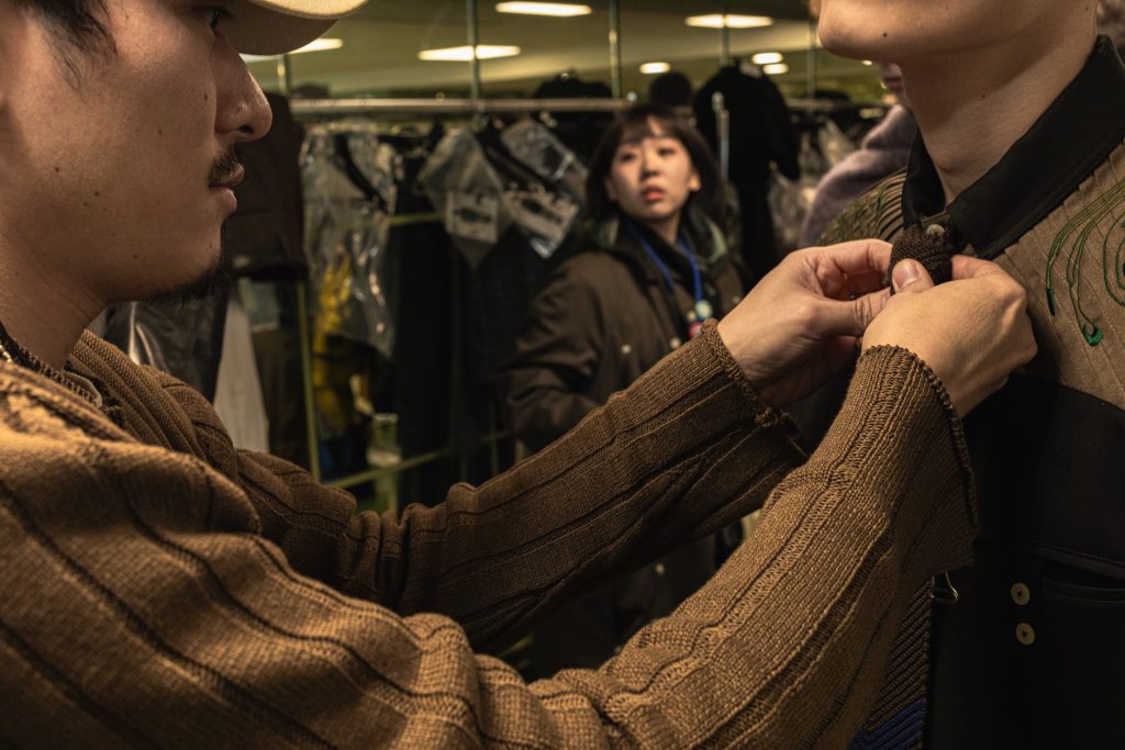 Frames from Kiko Kostadinov FW25 Backstage Frames from Kiko Kostadinov FW25 Backstage Vanity Teen 虚荣青年 Lifestyle & new faces magazine