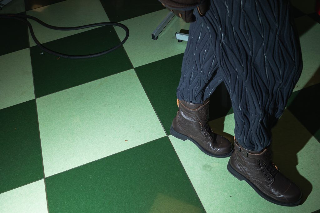 Frames from Kiko Kostadinov FW25 Backstage Frames from Kiko Kostadinov FW25 Backstage Vanity Teen 虚荣青年 Lifestyle & new faces magazine