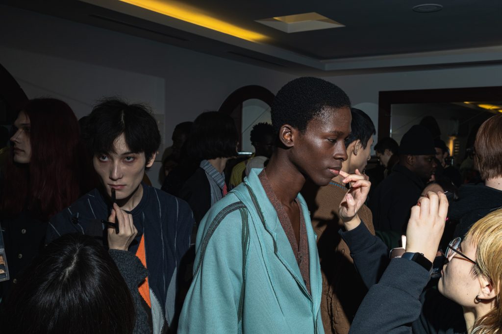 Frames from Kiko Kostadinov FW25 Backstage Frames from Kiko Kostadinov FW25 Backstage Vanity Teen 虚荣青年 Lifestyle & new faces magazine