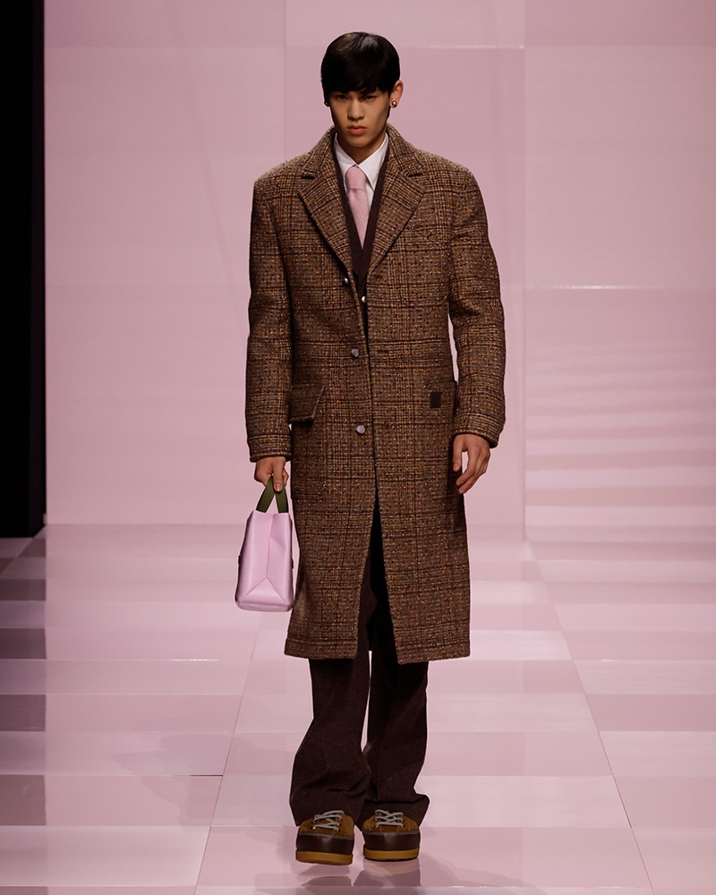 Louis Vuitton Fall/Winter 2025 Menswear: A Fusion of Heritage and Modernity Louis Vuitton Fall/Winter 2025 Menswear: A Fusion of Heritage and Modernity Vanity Teen 虚荣青年 Lifestyle & new faces magazine