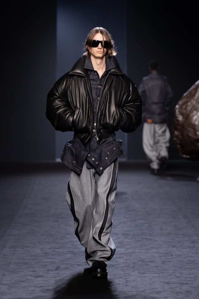 A Game of Opposites: a Review of the Latest Structurally Dramatic Collection of JUUN.J Vanity Teen 虚荣青年 Lifestyle & new faces magazine A Game of Opposites: a Review of the Latest Structurally Dramatic Collection of JUUN.J A Game of Opposites: a Review of the Latest Structurally Dramatic Collection of JUUN.J Vanity Teen 虚荣青年 Lifestyle & new faces magazine