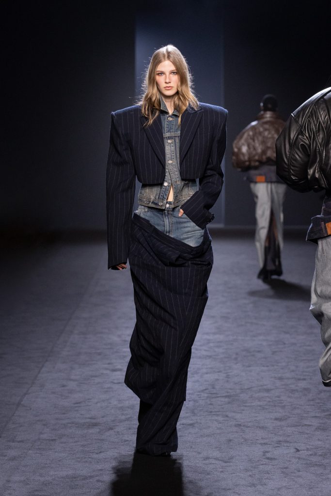 A Game of Opposites: a Review of the Latest Structurally Dramatic Collection of JUUN.J Vanity Teen 虚荣青年 Lifestyle & new faces magazine A Game of Opposites: a Review of the Latest Structurally Dramatic Collection of JUUN.J A Game of Opposites: a Review of the Latest Structurally Dramatic Collection of JUUN.J Vanity Teen 虚荣青年 Lifestyle & new faces magazine