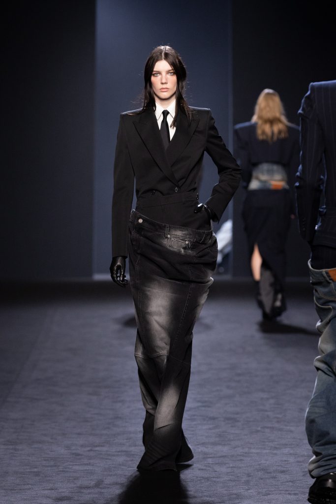 A Game of Opposites: a Review of the Latest Structurally Dramatic Collection of JUUN.J Vanity Teen 虚荣青年 Lifestyle & new faces magazine A Game of Opposites: a Review of the Latest Structurally Dramatic Collection of JUUN.J A Game of Opposites: a Review of the Latest Structurally Dramatic Collection of JUUN.J Vanity Teen 虚荣青年 Lifestyle & new faces magazine