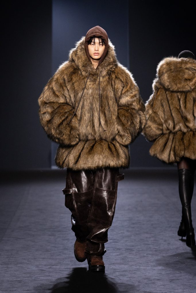 A Game of Opposites: a Review of the Latest Structurally Dramatic Collection of JUUN.J Vanity Teen 虚荣青年 Lifestyle & new faces magazine A Game of Opposites: a Review of the Latest Structurally Dramatic Collection of JUUN.J A Game of Opposites: a Review of the Latest Structurally Dramatic Collection of JUUN.J Vanity Teen 虚荣青年 Lifestyle & new faces magazine