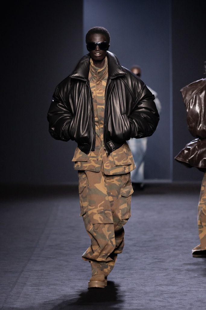 A Game of Opposites: a Review of the Latest Structurally Dramatic Collection of JUUN.J Vanity Teen 虚荣青年 Lifestyle & new faces magazine A Game of Opposites: a Review of the Latest Structurally Dramatic Collection of JUUN.J A Game of Opposites: a Review of the Latest Structurally Dramatic Collection of JUUN.J Vanity Teen 虚荣青年 Lifestyle & new faces magazine