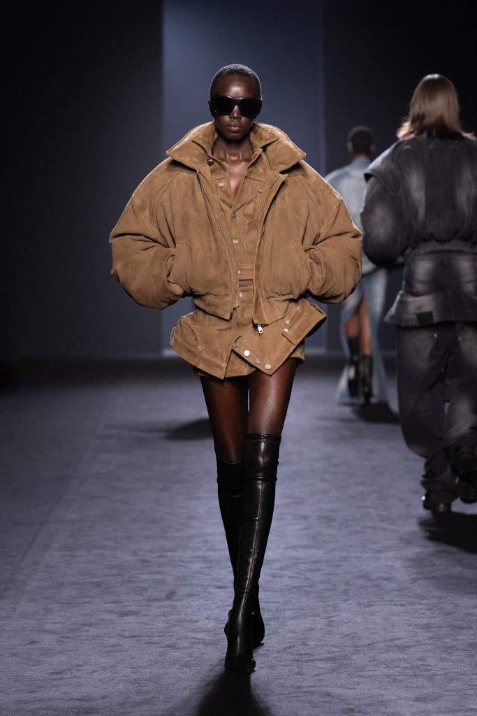 A Game of Opposites: a Review of the Latest Structurally Dramatic Collection of JUUN.J Vanity Teen 虚荣青年 Lifestyle & new faces magazine A Game of Opposites: a Review of the Latest Structurally Dramatic Collection of JUUN.J A Game of Opposites: a Review of the Latest Structurally Dramatic Collection of JUUN.J Vanity Teen 虚荣青年 Lifestyle & new faces magazine