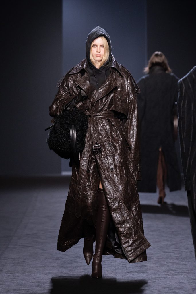 A Game of Opposites: a Review of the Latest Structurally Dramatic Collection of JUUN.J Vanity Teen 虚荣青年 Lifestyle & new faces magazine A Game of Opposites: a Review of the Latest Structurally Dramatic Collection of JUUN.J A Game of Opposites: a Review of the Latest Structurally Dramatic Collection of JUUN.J Vanity Teen 虚荣青年 Lifestyle & new faces magazine