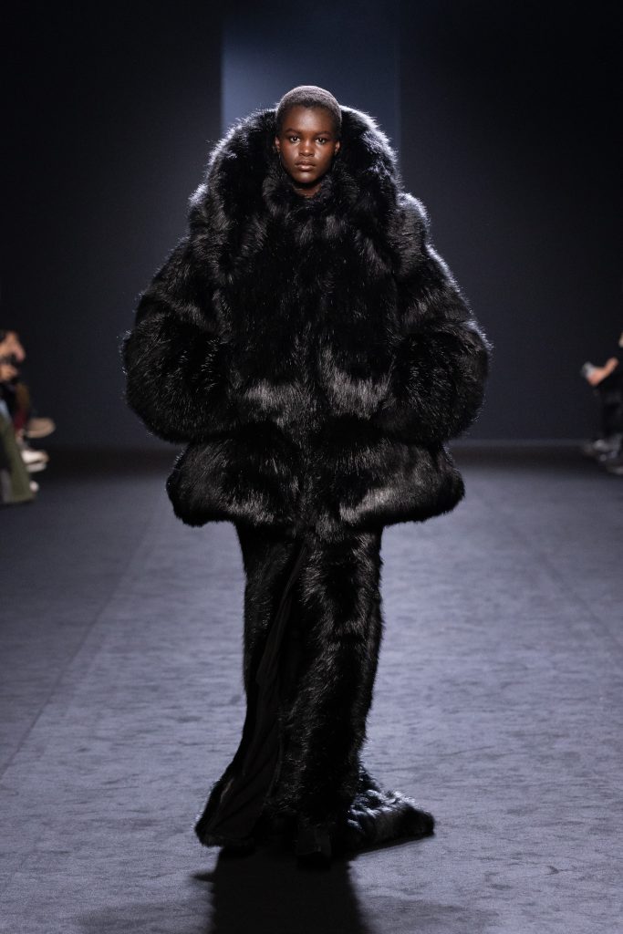 A Game of Opposites: a Review of the Latest Structurally Dramatic Collection of JUUN.J Vanity Teen 虚荣青年 Lifestyle & new faces magazine A Game of Opposites: a Review of the Latest Structurally Dramatic Collection of JUUN.J A Game of Opposites: a Review of the Latest Structurally Dramatic Collection of JUUN.J Vanity Teen 虚荣青年 Lifestyle & new faces magazine