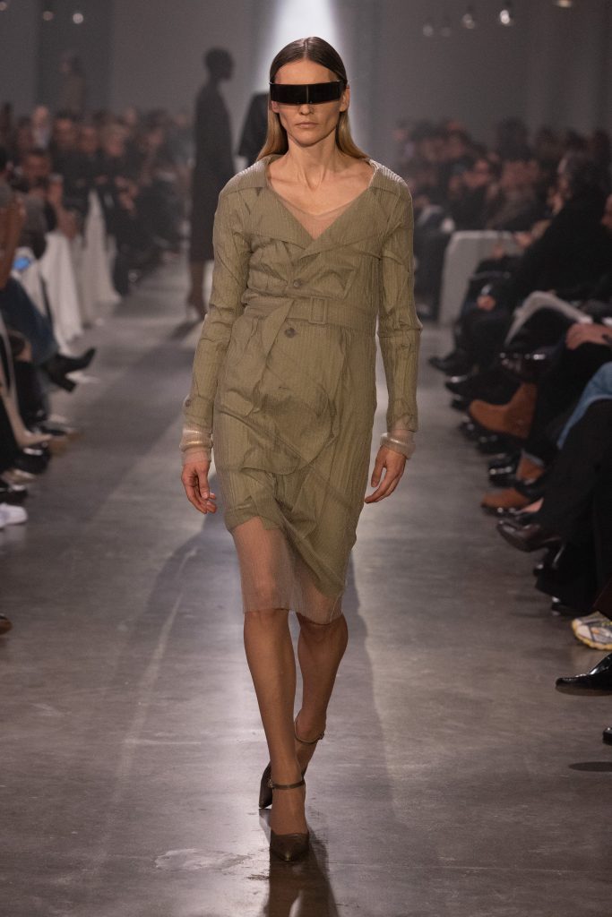 Sartorial Clairvoyance: The MM6 Woman Of Future Sobriety Sartorial Clairvoyance: The MM6 Woman Of Future Sobriety Vanity Teen 虚荣青年 Lifestyle & new faces magazine