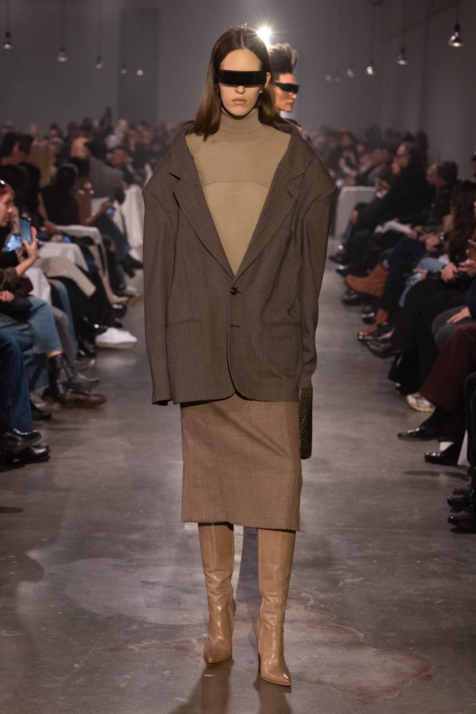 Sartorial Clairvoyance: The MM6 Woman Of Future Sobriety Sartorial Clairvoyance: The MM6 Woman Of Future Sobriety Vanity Teen 虚荣青年 Lifestyle & new faces magazine