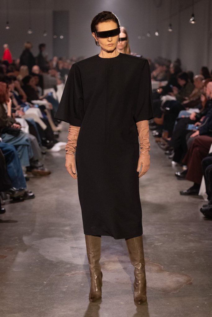 Sartorial Clairvoyance: The MM6 Woman Of Future Sobriety Sartorial Clairvoyance: The MM6 Woman Of Future Sobriety Vanity Teen 虚荣青年 Lifestyle & new faces magazine