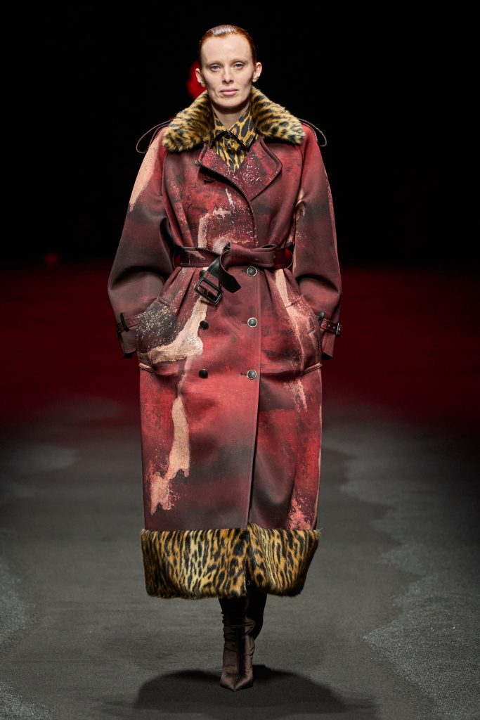 Pompeii Future: Roberto Cavalli’s Opulence in Ash and Ode to Eternal Elegance Pompeii Future: Roberto Cavalli’s Opulence in Ash and Ode to Eternal Elegance Vanity Teen 虚荣青年 Lifestyle & new faces magazine