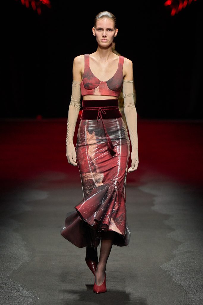 Pompeii Future: Roberto Cavalli’s Opulence in Ash and Ode to Eternal Elegance Pompeii Future: Roberto Cavalli’s Opulence in Ash and Ode to Eternal Elegance Vanity Teen 虚荣青年 Lifestyle & new faces magazine