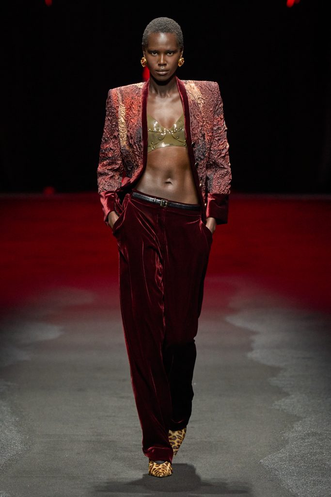 Pompeii Future: Roberto Cavalli’s Opulence in Ash and Ode to Eternal Elegance Pompeii Future: Roberto Cavalli’s Opulence in Ash and Ode to Eternal Elegance Vanity Teen 虚荣青年 Lifestyle & new faces magazine