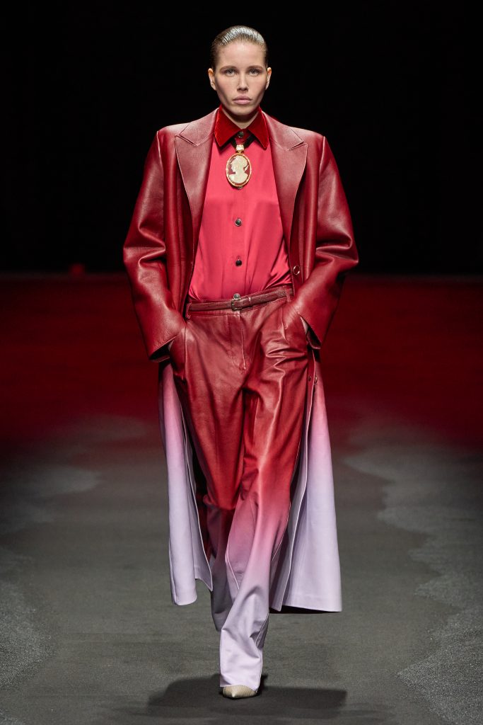 Pompeii Future: Roberto Cavalli’s Opulence in Ash and Ode to Eternal Elegance Pompeii Future: Roberto Cavalli’s Opulence in Ash and Ode to Eternal Elegance Vanity Teen 虚荣青年 Lifestyle & new faces magazine