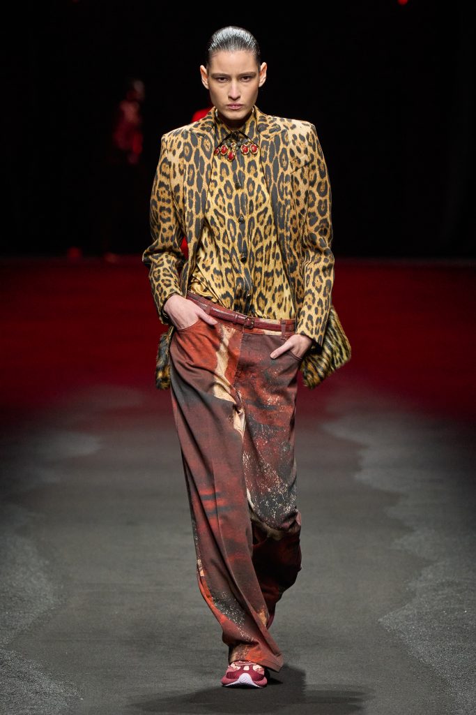 Pompeii Future: Roberto Cavalli’s Opulence in Ash and Ode to Eternal Elegance Pompeii Future: Roberto Cavalli’s Opulence in Ash and Ode to Eternal Elegance Vanity Teen 虚荣青年 Lifestyle & new faces magazine