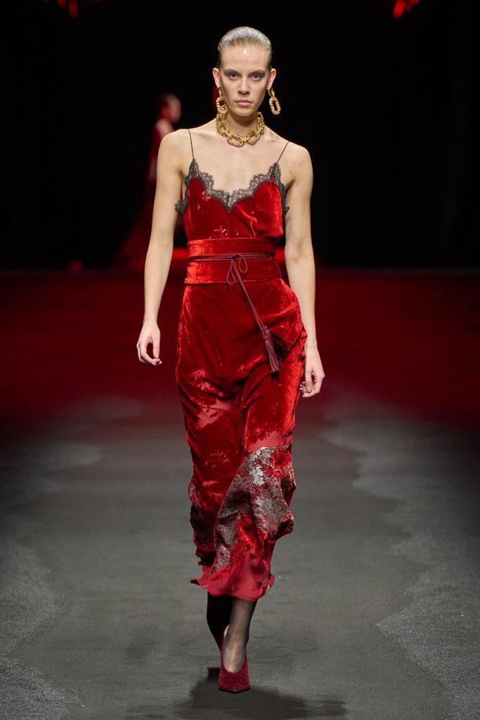 Pompeii Future: Roberto Cavalli’s Opulence in Ash and Ode to Eternal Elegance Pompeii Future: Roberto Cavalli’s Opulence in Ash and Ode to Eternal Elegance Vanity Teen 虚荣青年 Lifestyle & new faces magazine