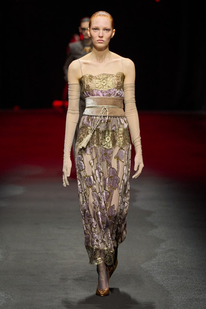 Pompeii Future: Roberto Cavalli’s Opulence in Ash and Ode to Eternal Elegance Pompeii Future: Roberto Cavalli’s Opulence in Ash and Ode to Eternal Elegance Vanity Teen 虚荣青年 Lifestyle & new faces magazine