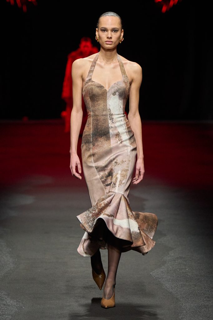 Pompeii Future: Roberto Cavalli’s Opulence in Ash and Ode to Eternal Elegance Pompeii Future: Roberto Cavalli’s Opulence in Ash and Ode to Eternal Elegance Vanity Teen 虚荣青年 Lifestyle & new faces magazine