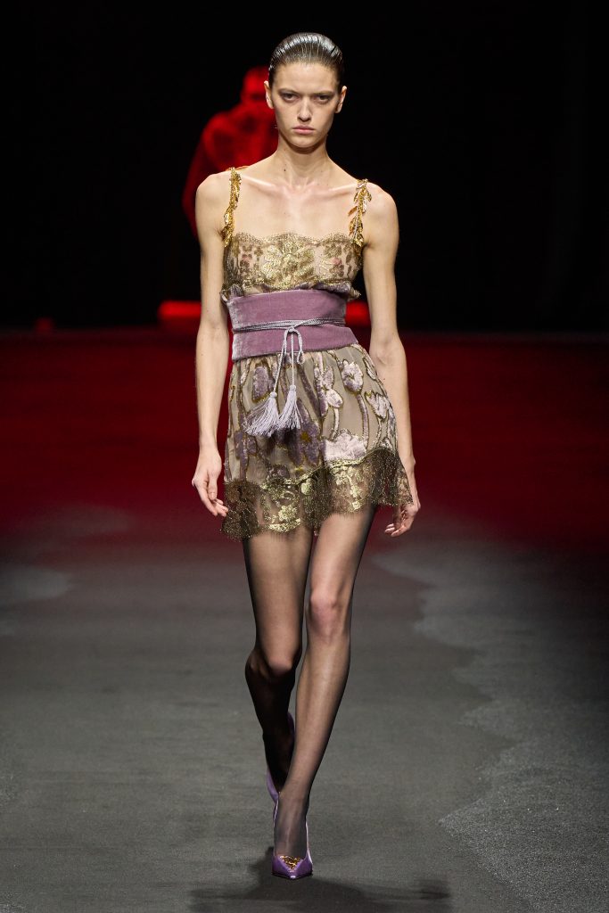 Pompeii Future: Roberto Cavalli’s Opulence in Ash and Ode to Eternal Elegance Pompeii Future: Roberto Cavalli’s Opulence in Ash and Ode to Eternal Elegance Vanity Teen 虚荣青年 Lifestyle & new faces magazine