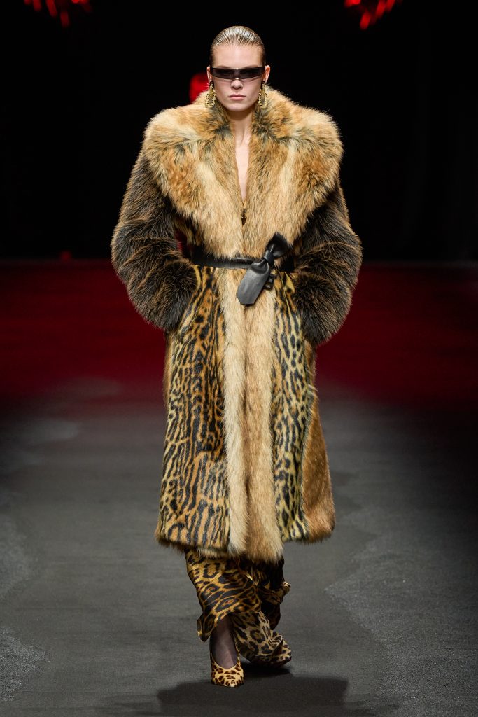 Pompeii Future: Roberto Cavalli’s Opulence in Ash and Ode to Eternal Elegance Pompeii Future: Roberto Cavalli’s Opulence in Ash and Ode to Eternal Elegance Vanity Teen 虚荣青年 Lifestyle & new faces magazine