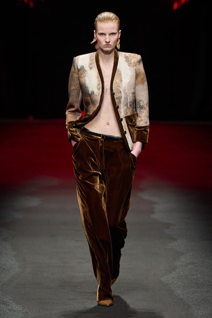 Pompeii Future: Roberto Cavalli’s Opulence in Ash and Ode to Eternal Elegance Pompeii Future: Roberto Cavalli’s Opulence in Ash and Ode to Eternal Elegance Vanity Teen 虚荣青年 Lifestyle & new faces magazine