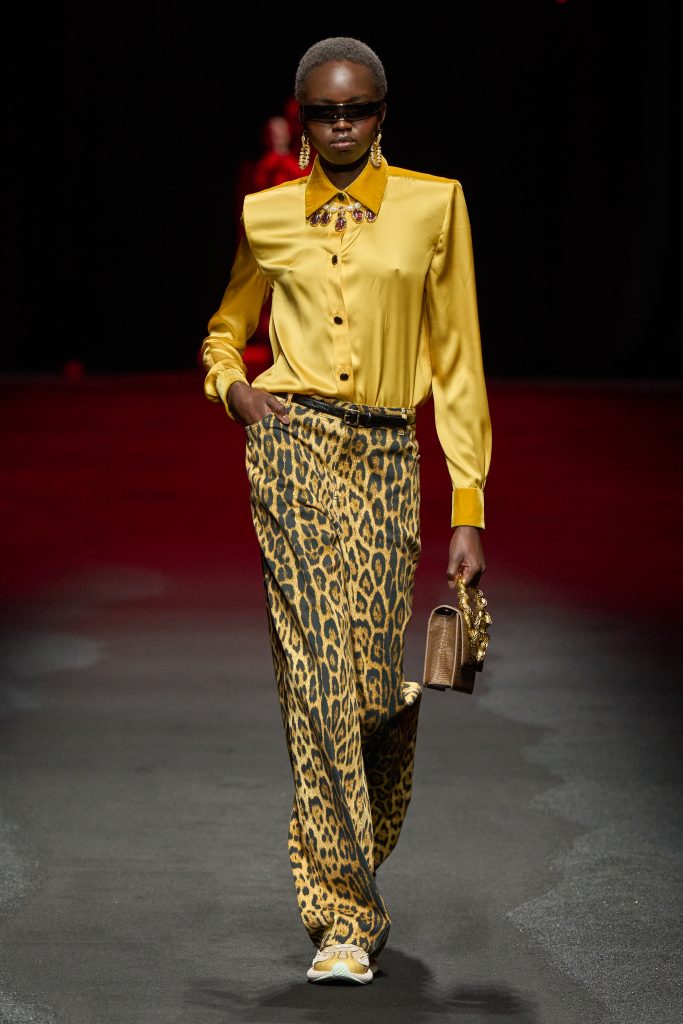 Pompeii Future: Roberto Cavalli’s Opulence in Ash and Ode to Eternal Elegance Pompeii Future: Roberto Cavalli’s Opulence in Ash and Ode to Eternal Elegance Vanity Teen 虚荣青年 Lifestyle & new faces magazine