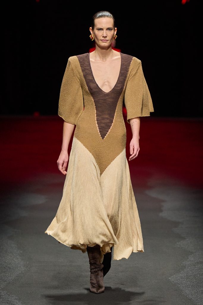 Pompeii Future: Roberto Cavalli’s Opulence in Ash and Ode to Eternal Elegance Pompeii Future: Roberto Cavalli’s Opulence in Ash and Ode to Eternal Elegance Vanity Teen 虚荣青年 Lifestyle & new faces magazine