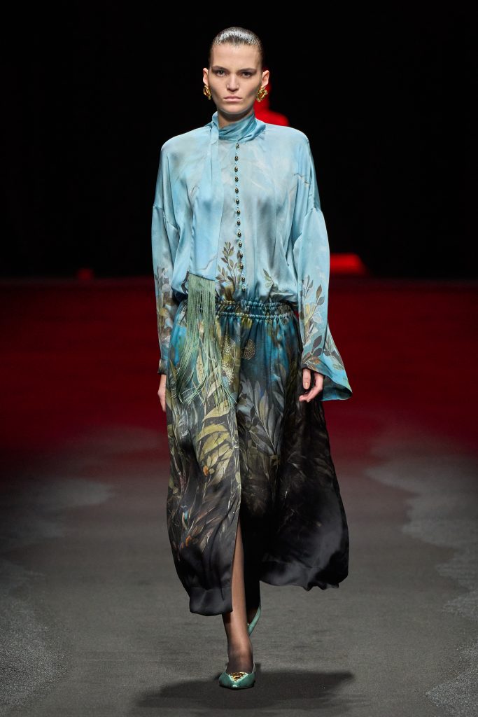 Pompeii Future: Roberto Cavalli’s Opulence in Ash and Ode to Eternal Elegance Pompeii Future: Roberto Cavalli’s Opulence in Ash and Ode to Eternal Elegance Vanity Teen 虚荣青年 Lifestyle & new faces magazine