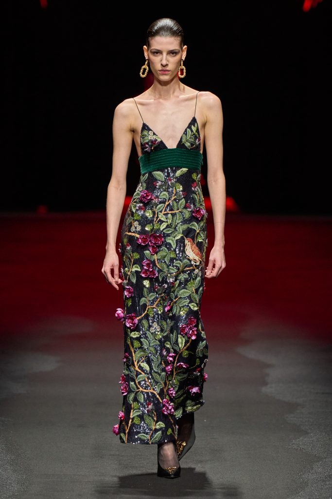 Pompeii Future: Roberto Cavalli’s Opulence in Ash and Ode to Eternal Elegance Pompeii Future: Roberto Cavalli’s Opulence in Ash and Ode to Eternal Elegance Vanity Teen 虚荣青年 Lifestyle & new faces magazine