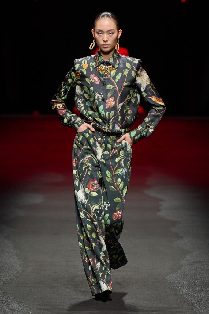 Pompeii Future: Roberto Cavalli’s Opulence in Ash and Ode to Eternal Elegance Pompeii Future: Roberto Cavalli’s Opulence in Ash and Ode to Eternal Elegance Vanity Teen 虚荣青年 Lifestyle & new faces magazine