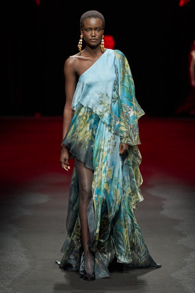 Pompeii Future: Roberto Cavalli’s Opulence in Ash and Ode to Eternal Elegance Pompeii Future: Roberto Cavalli’s Opulence in Ash and Ode to Eternal Elegance Vanity Teen 虚荣青年 Lifestyle & new faces magazine