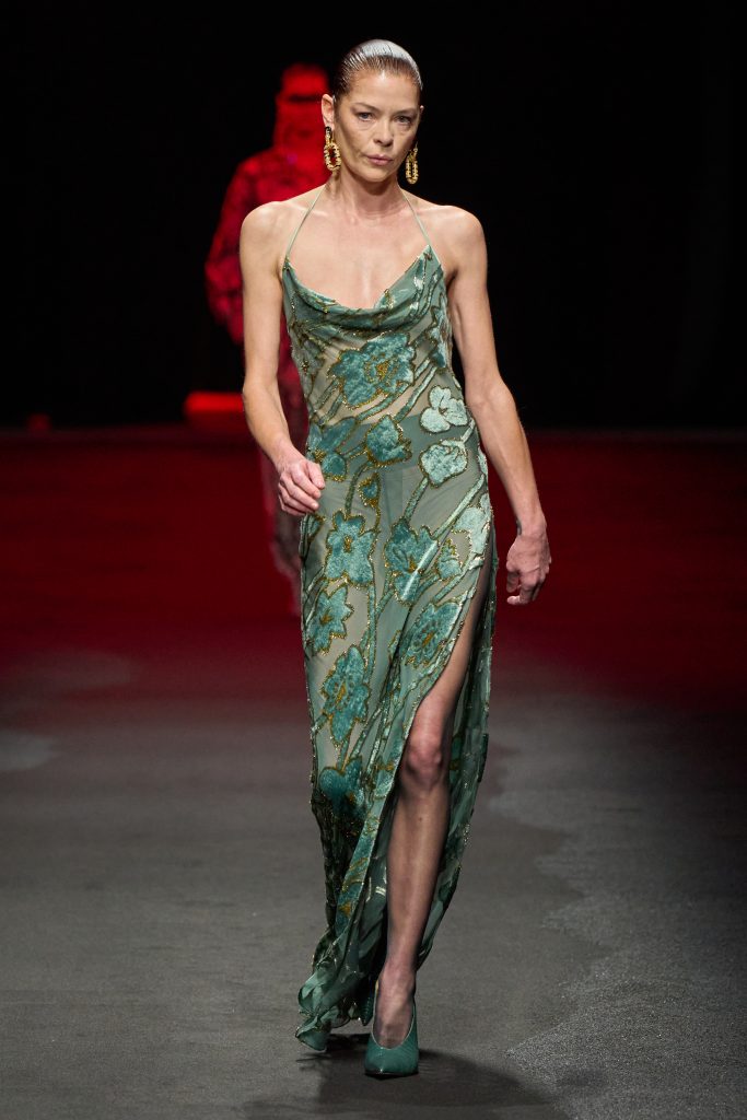 Pompeii Future: Roberto Cavalli’s Opulence in Ash and Ode to Eternal Elegance Pompeii Future: Roberto Cavalli’s Opulence in Ash and Ode to Eternal Elegance Vanity Teen 虚荣青年 Lifestyle & new faces magazine