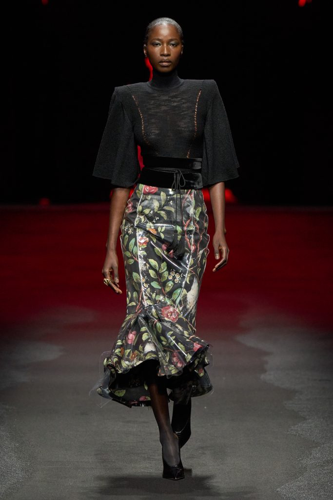 Pompeii Future: Roberto Cavalli’s Opulence in Ash and Ode to Eternal Elegance Pompeii Future: Roberto Cavalli’s Opulence in Ash and Ode to Eternal Elegance Vanity Teen 虚荣青年 Lifestyle & new faces magazine