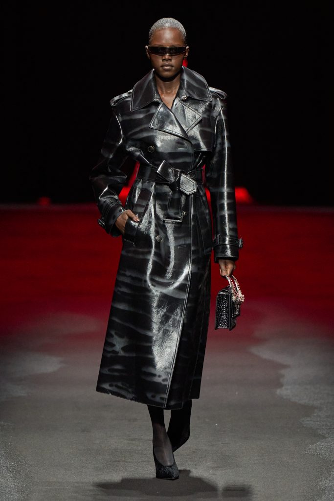 Pompeii Future: Roberto Cavalli’s Opulence in Ash and Ode to Eternal Elegance Pompeii Future: Roberto Cavalli’s Opulence in Ash and Ode to Eternal Elegance Vanity Teen 虚荣青年 Lifestyle & new faces magazine