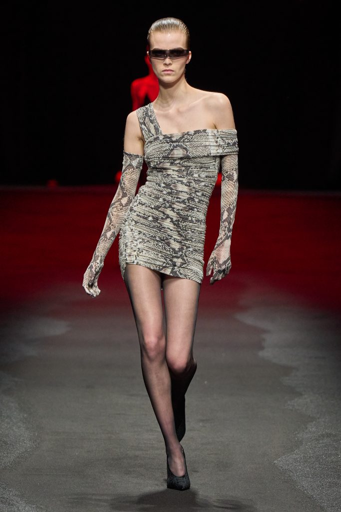 Pompeii Future: Roberto Cavalli’s Opulence in Ash and Ode to Eternal Elegance Pompeii Future: Roberto Cavalli’s Opulence in Ash and Ode to Eternal Elegance Vanity Teen 虚荣青年 Lifestyle & new faces magazine